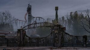 Entrada de un parque de atracciones ambientada en Halloween, con niebla y montaña rusa de fondo